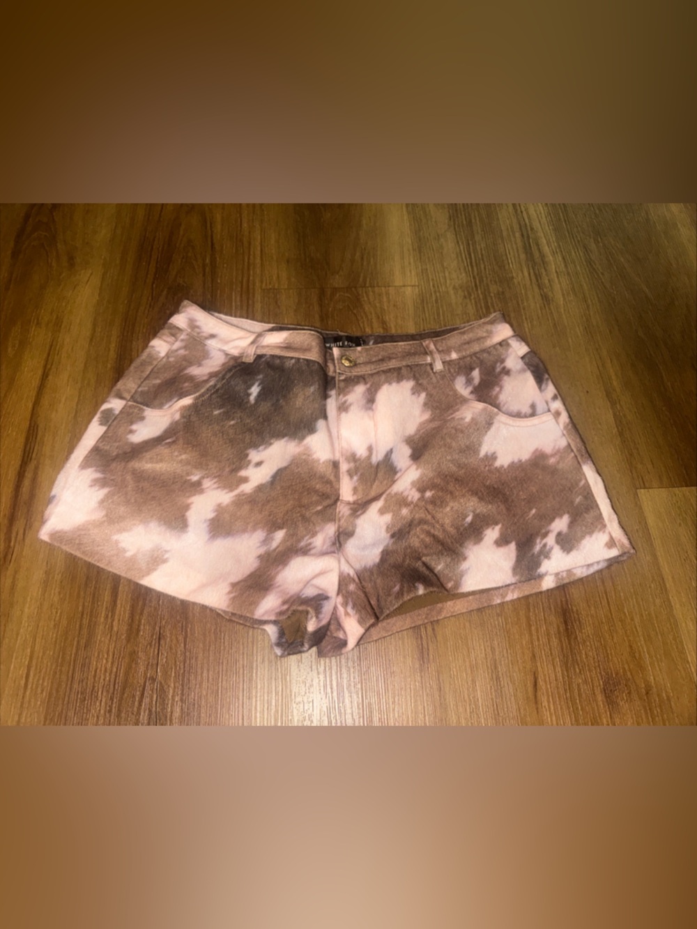 White Fox Shorts Womens Size medium Cow Outdoor Casual Brown/Pink